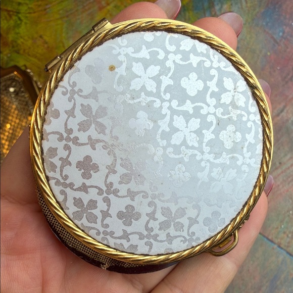 Whiting & Davis Vintage 1930-70th Gold Mesh Mini Bag Clutch w. a powder case - Picture 11 of 16